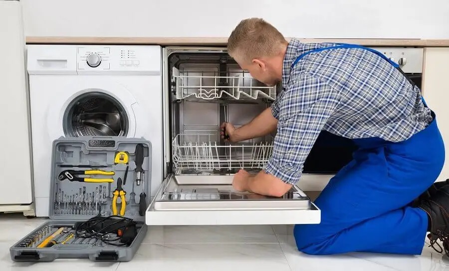 Mamak Maytag servisi teknisyen ekibi beyaz eşya tamiri yaparken